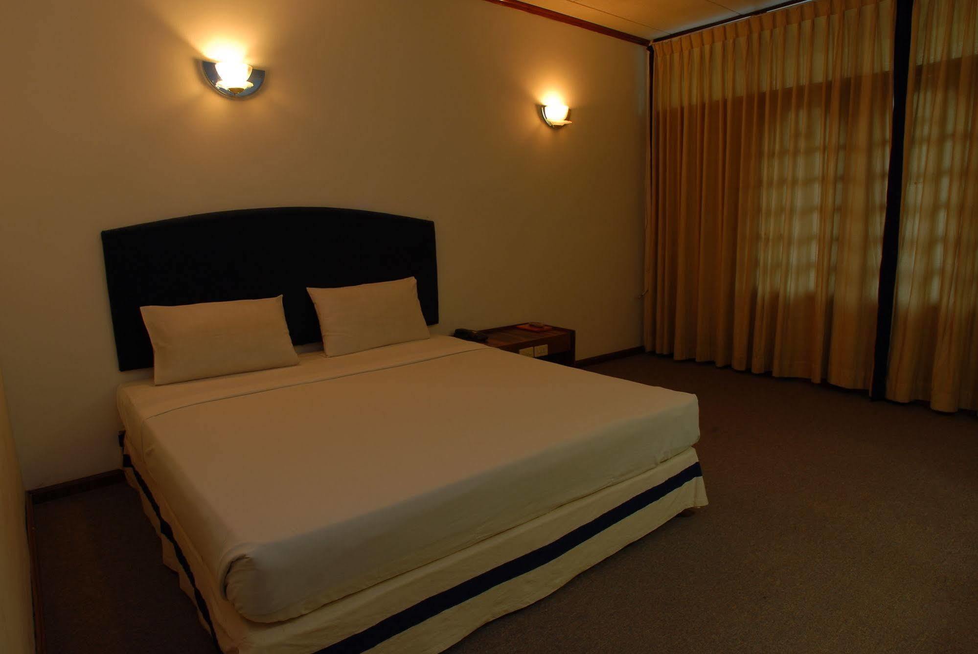 Myanmar Life Hotel Yangon Eksteriør bilde